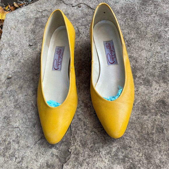 Vintage 60’s mustard yellow Pappagallo kitten heel pumps, size 7.5 - Picture 9 of 11
